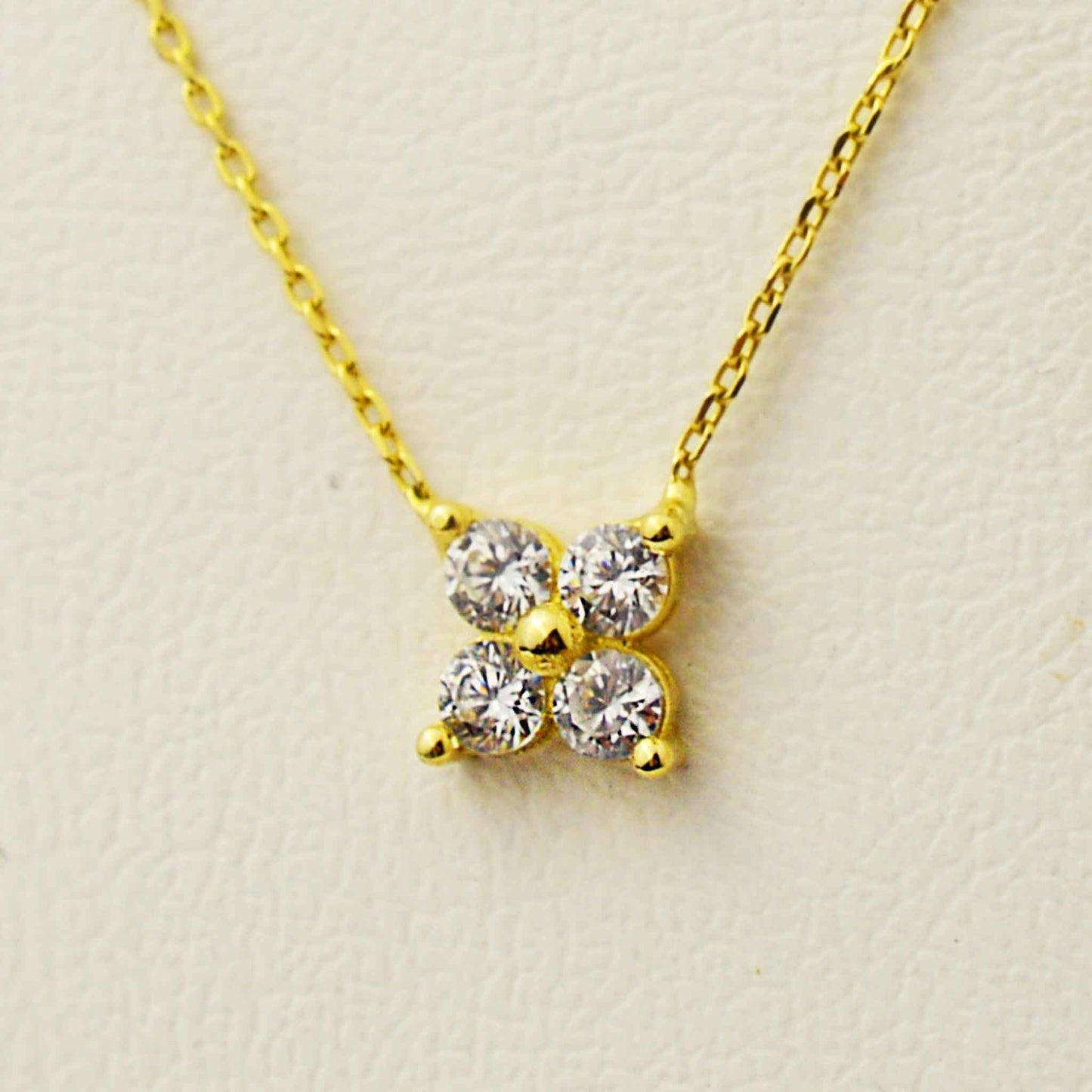 Gold necklace with pendant