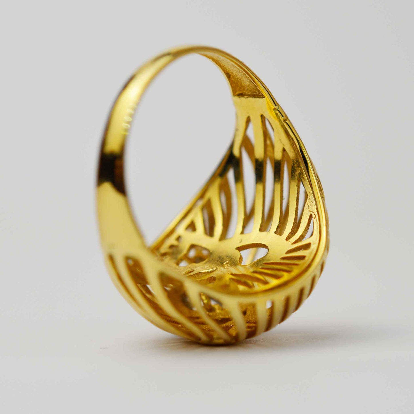 Български пръстен от жълто злато