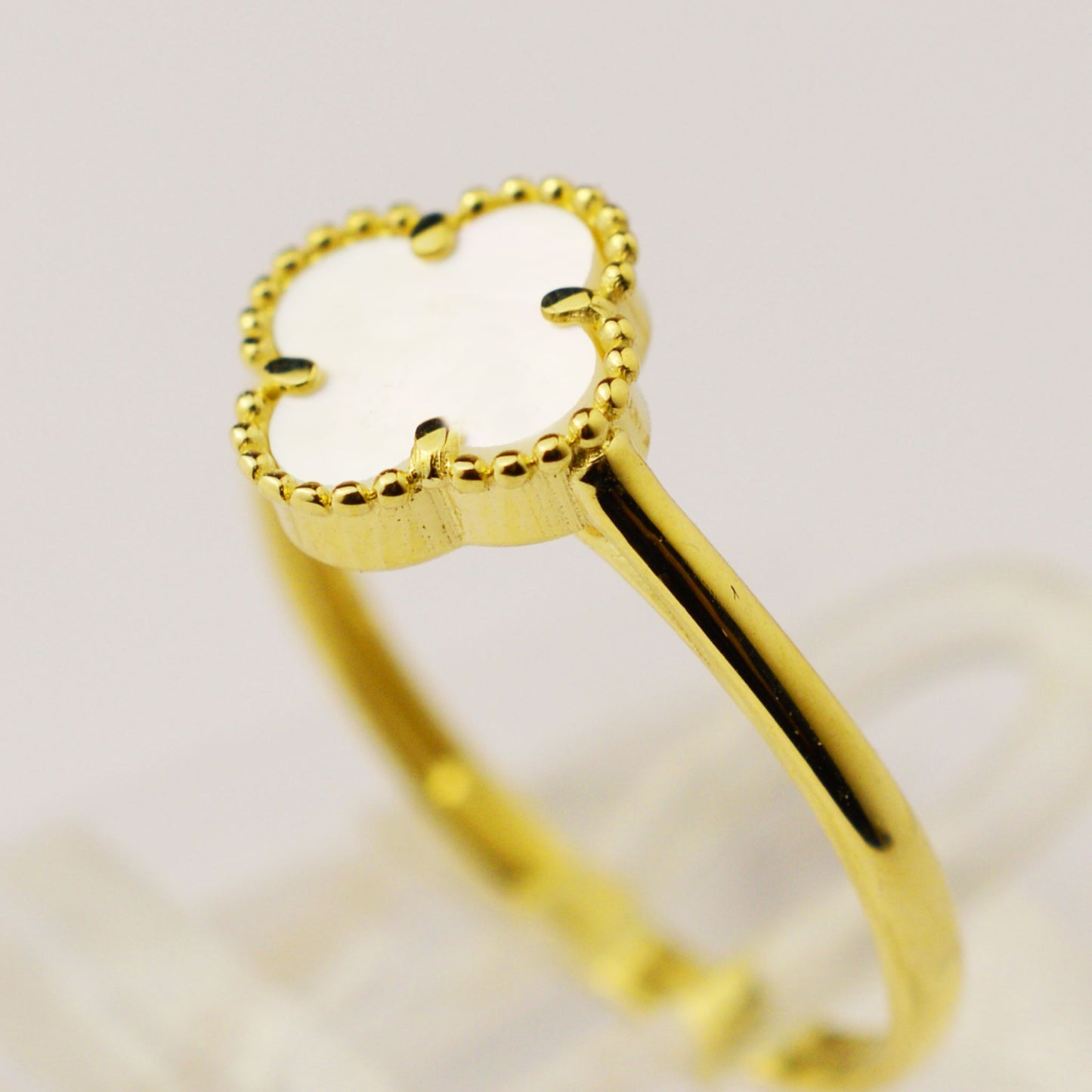 Златен пръстен Van Cleef (бял)