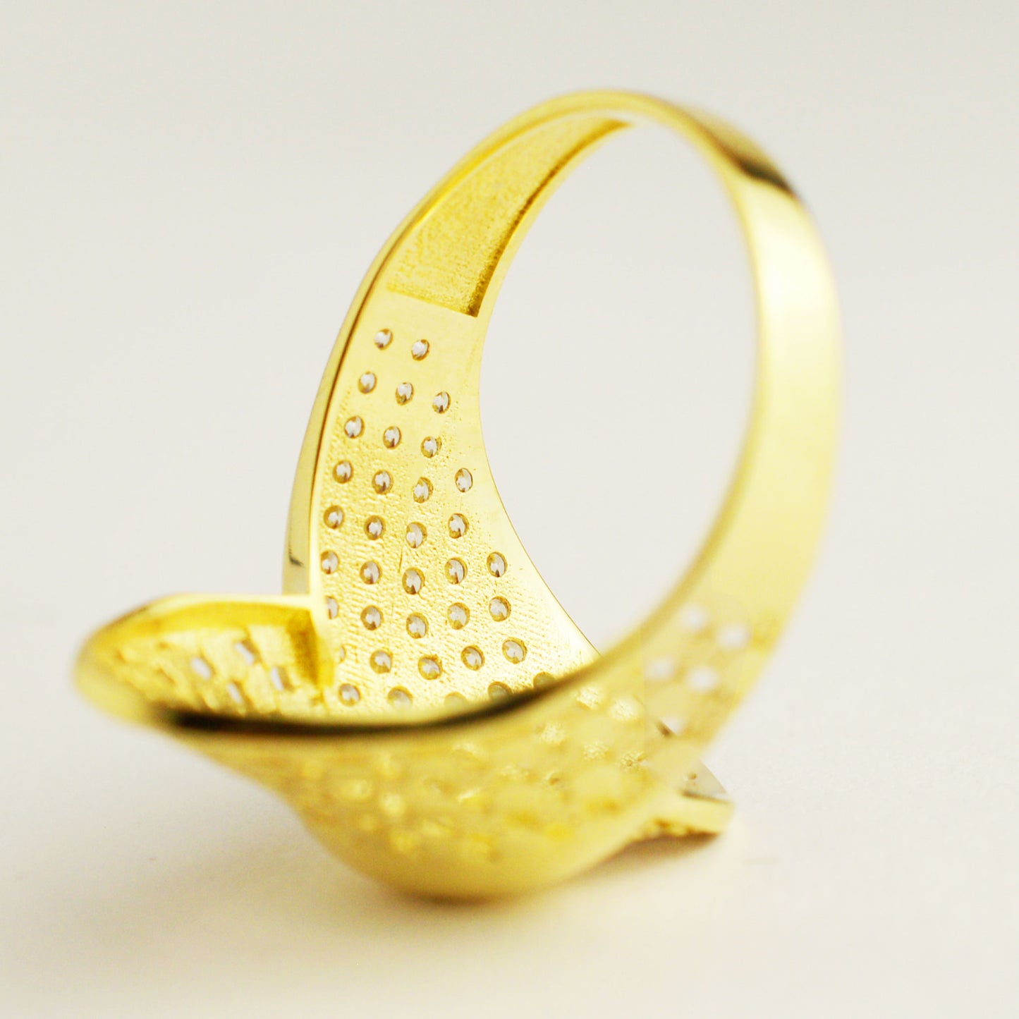 Yellow gold ring