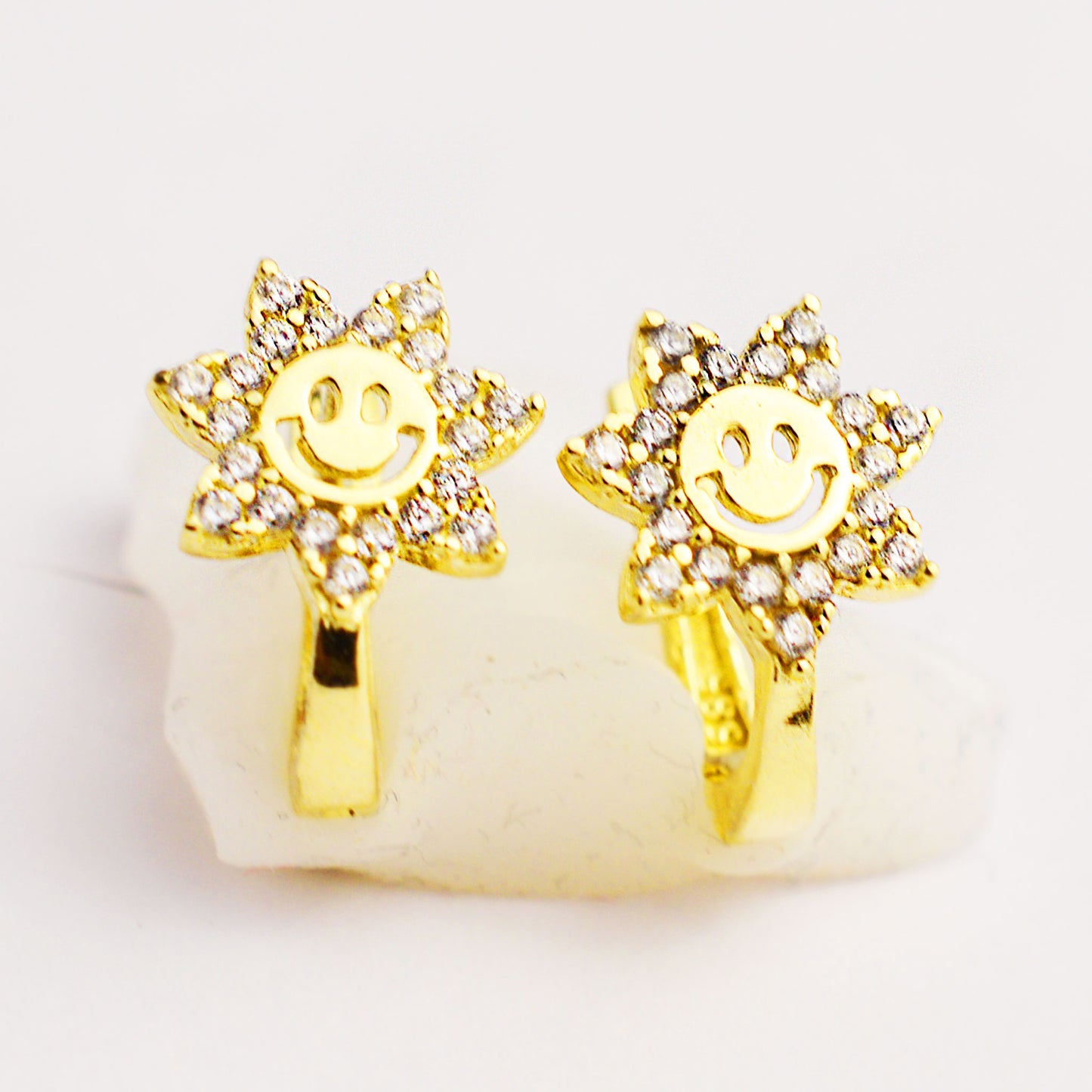 Gold children's earrings 😀