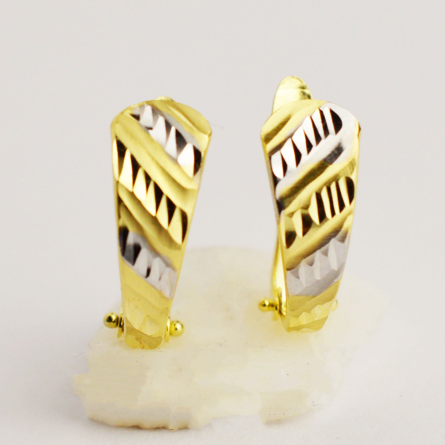 Gold lightweight earrings