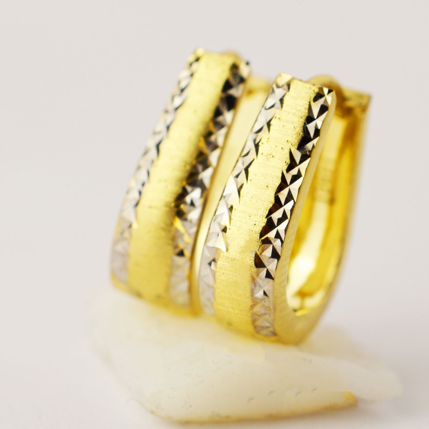 Gold lightweight earrings