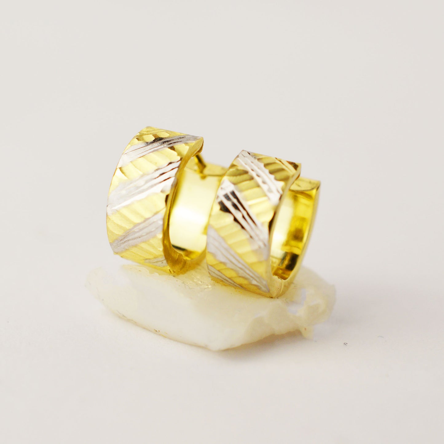 Gold lightweight earrings