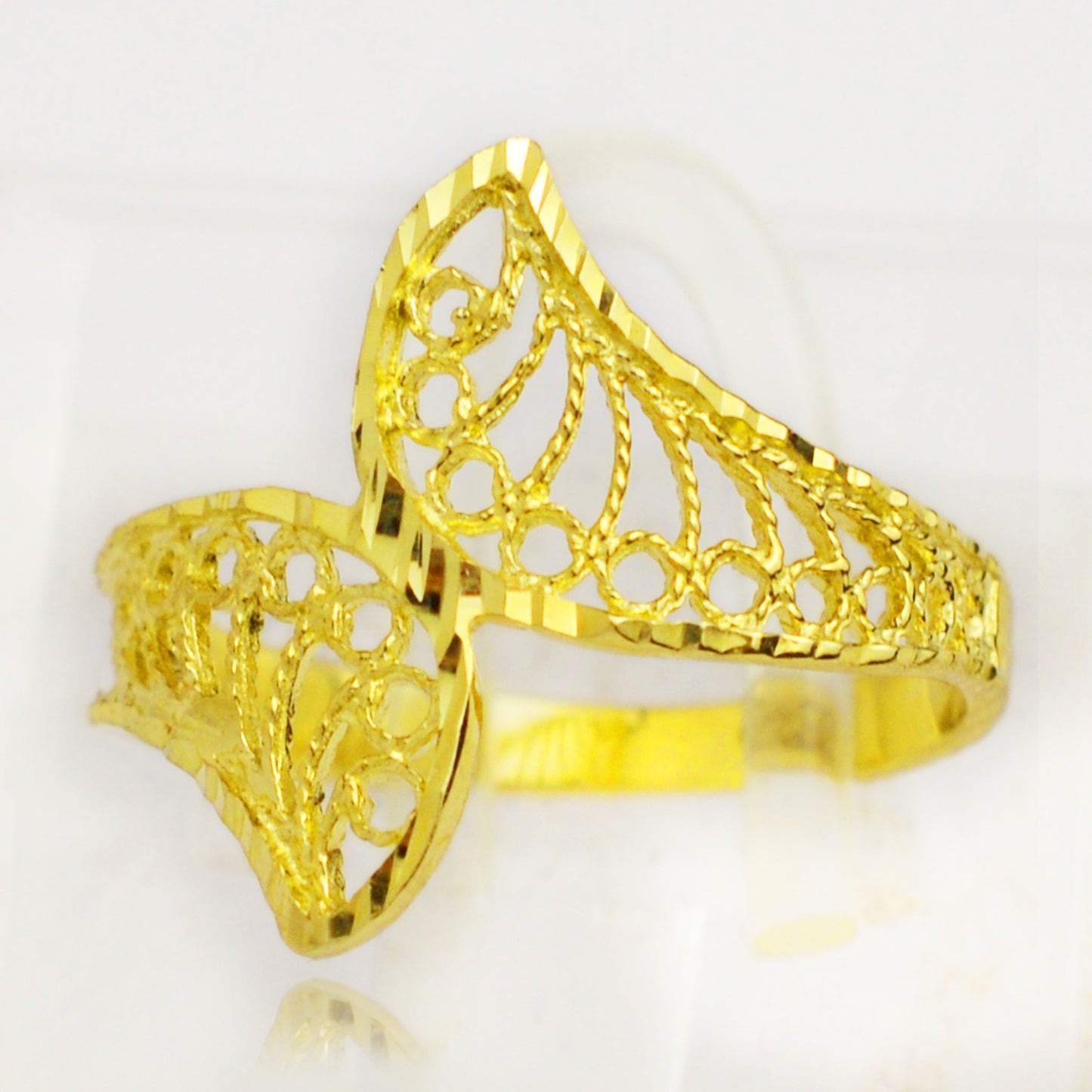 Gold lightweight ring