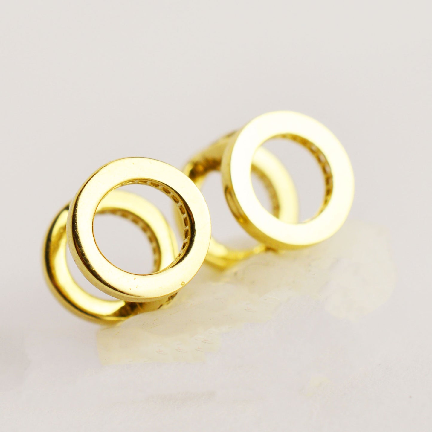 Gold earrings Circle