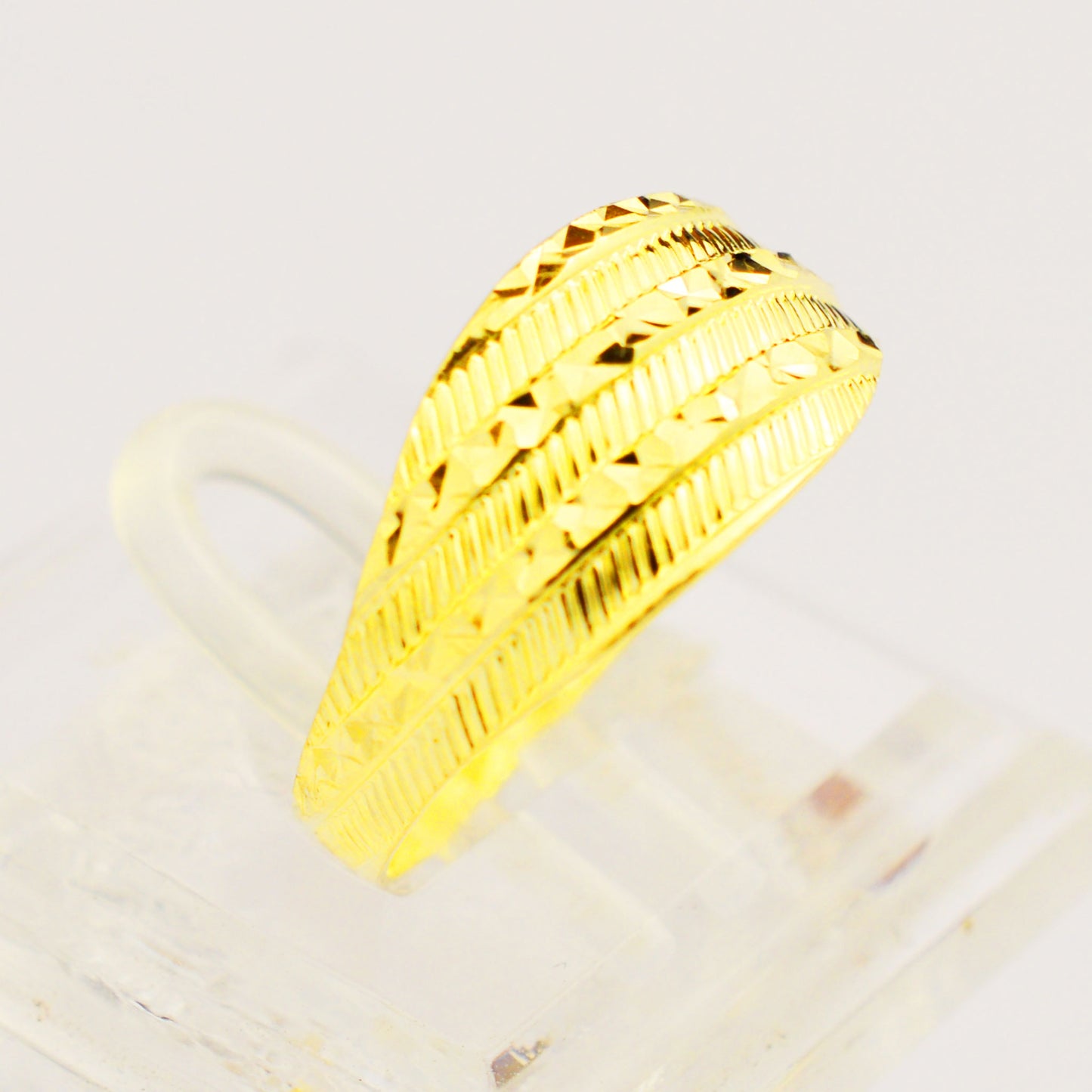 Gold oleconite ring