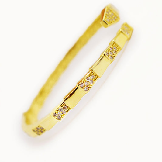 Златна твърда гривна - Bulgari