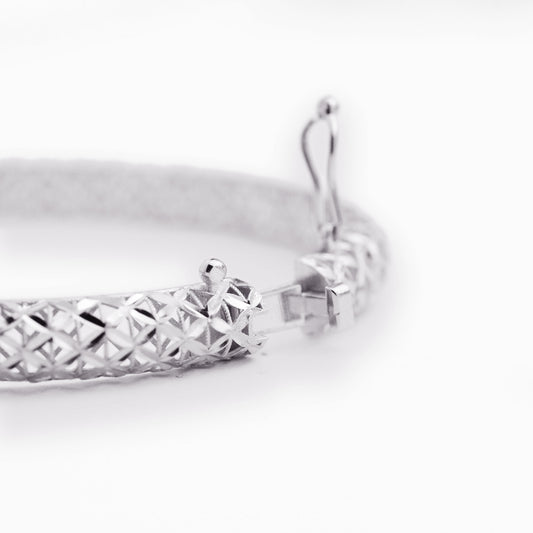 Златна твърда гривна от бяло злато