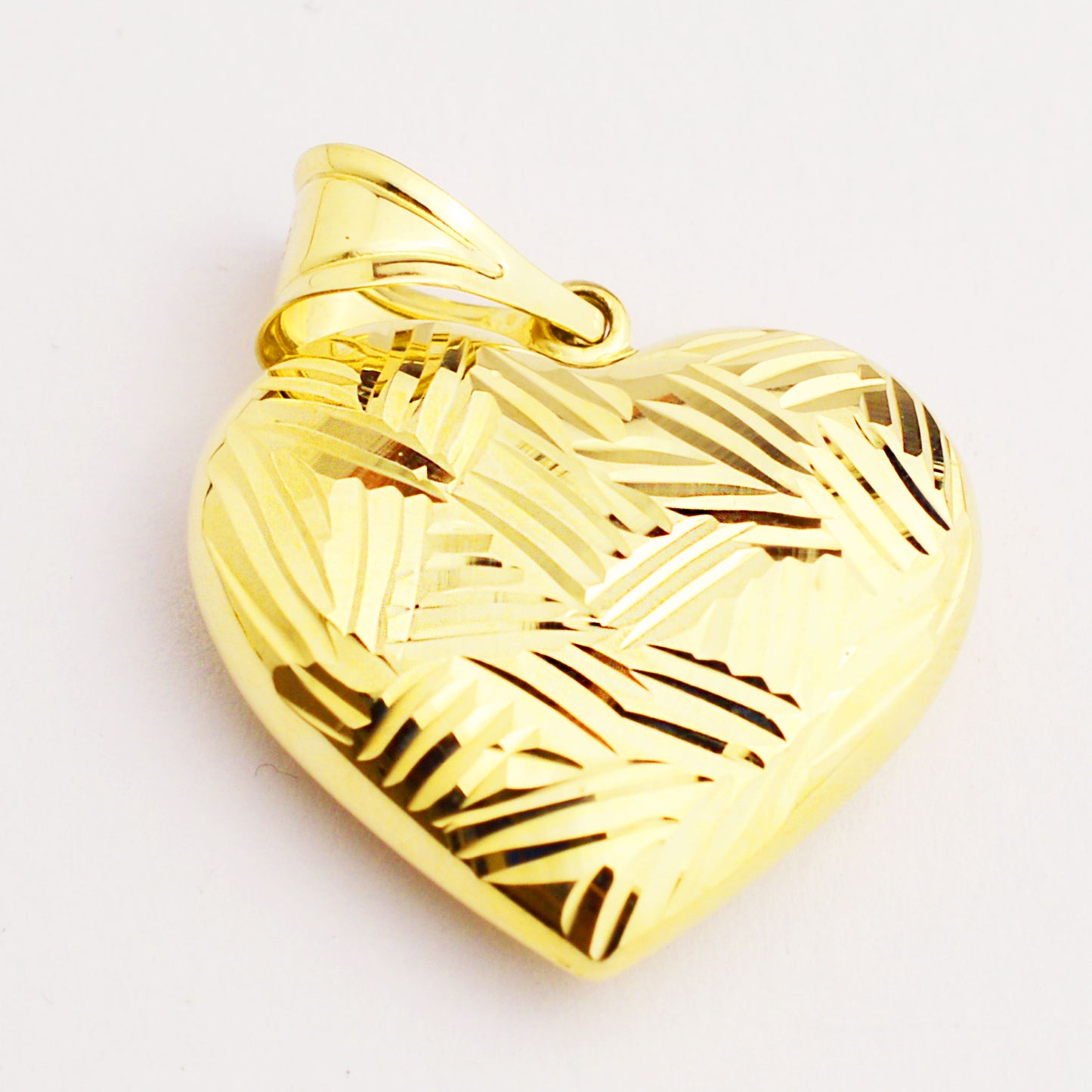 Gold lightweight pendant - heart