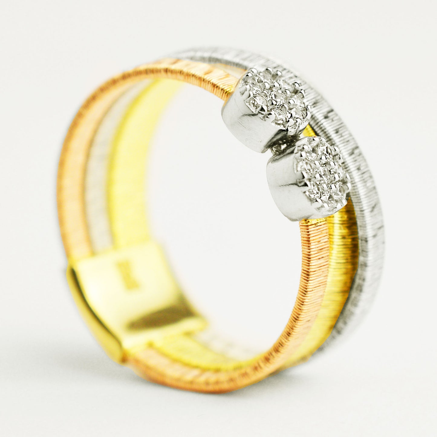 Italian ring made of yellow, white and rose gold