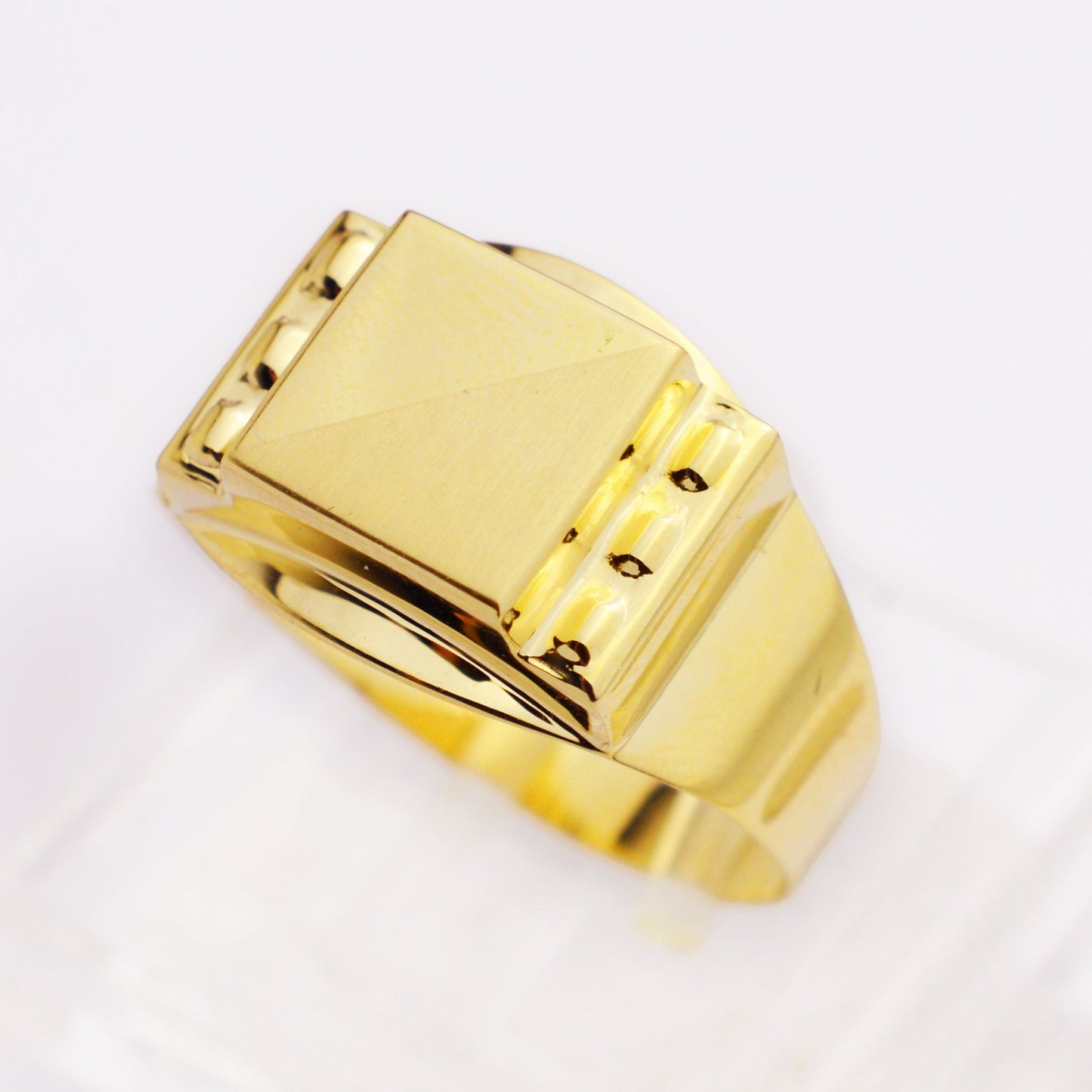 Златен пръстен Yaniko Gold