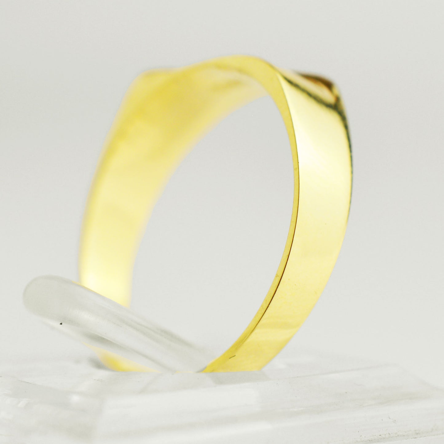 Men's ring made of white and yellow gold
