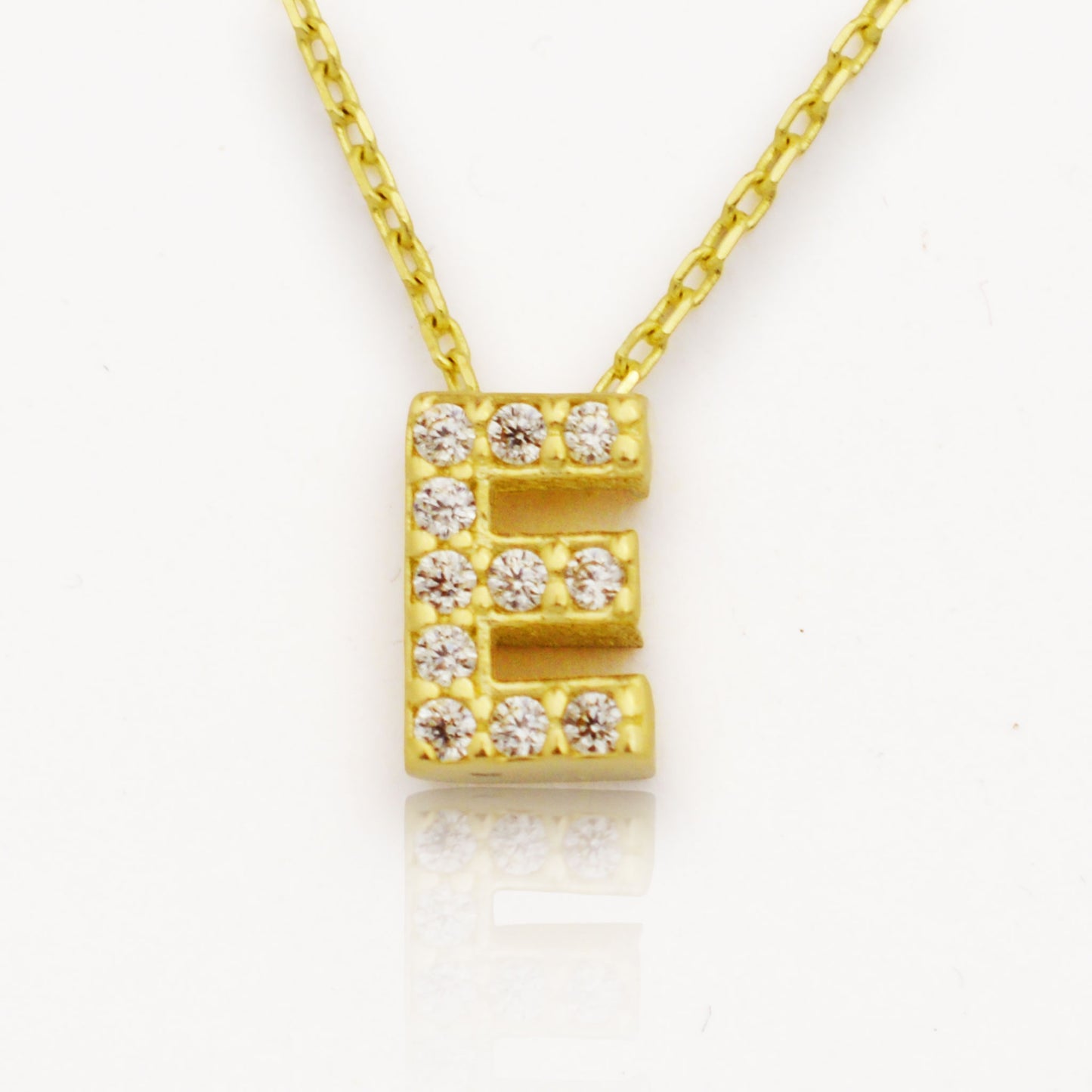 Златна висулка - Буква 'Е'