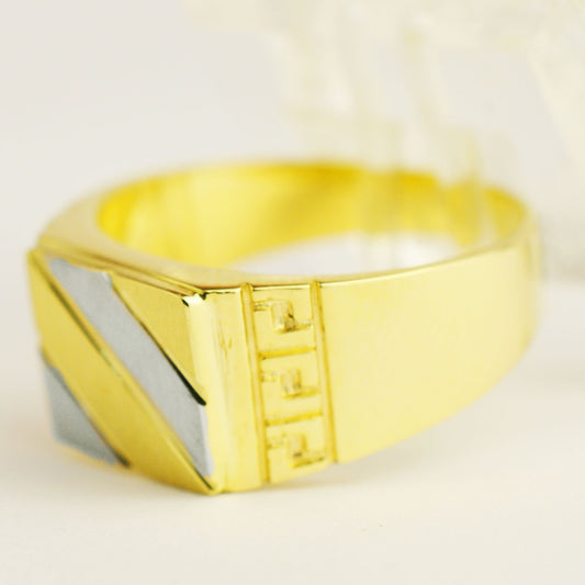 Men's ring made of white and yellow gold