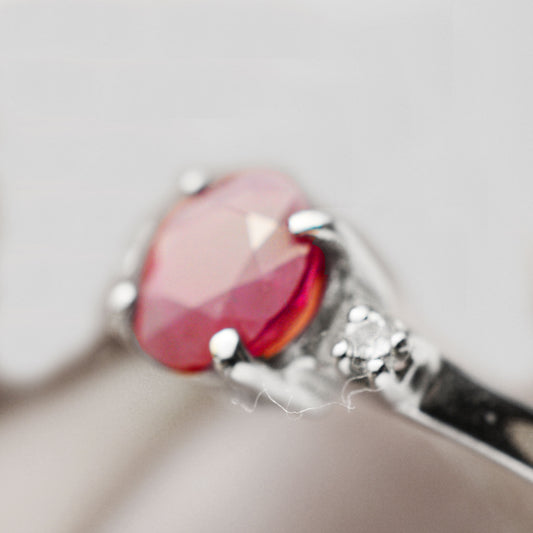 Пръстен от бяло злато с рубин 0.97/0.025ct