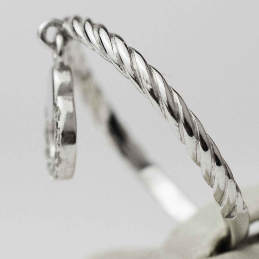 Златен пръстен от бяло злато с подвижен елемент