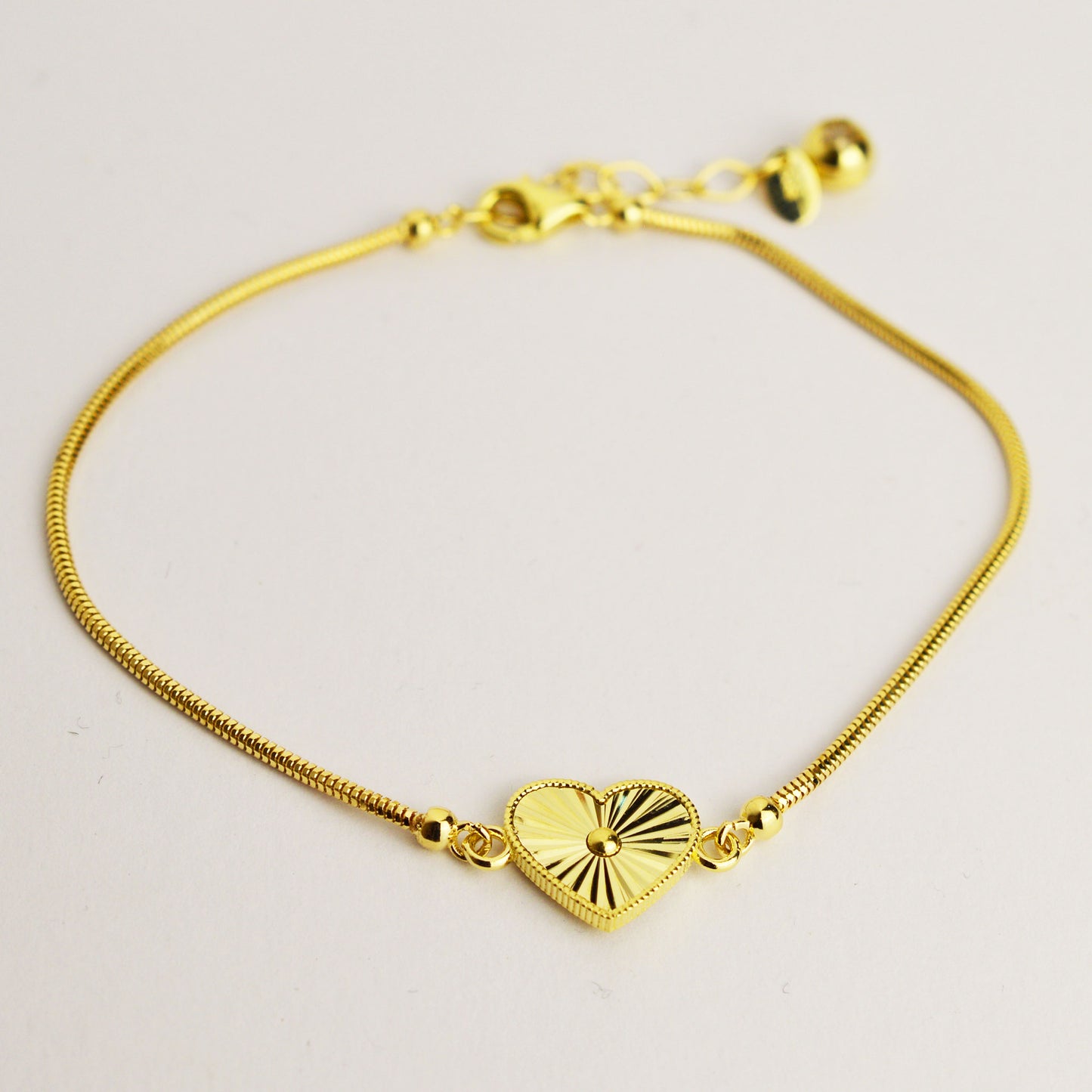 Gold bracelet with heart - tondo