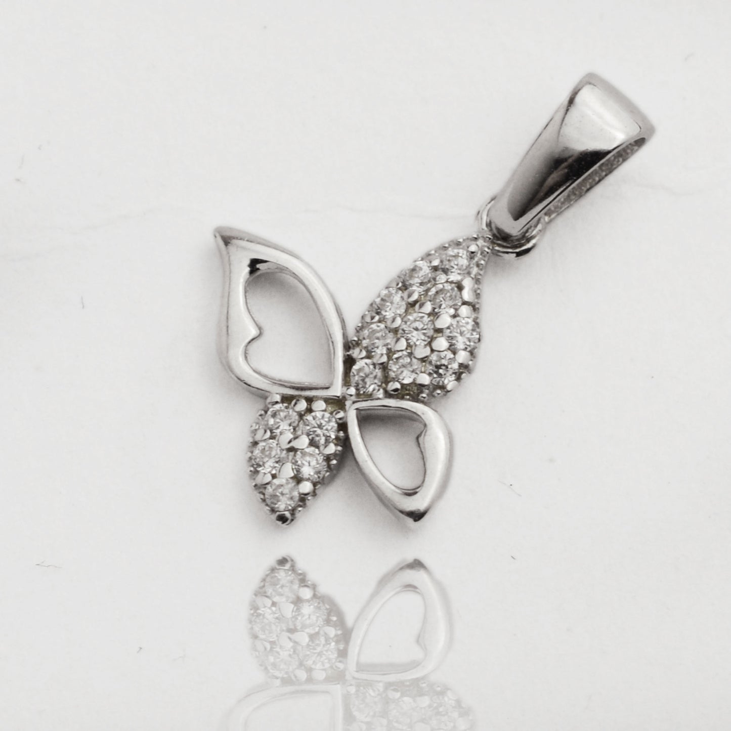 White gold pendant - Butterfly (1cm)