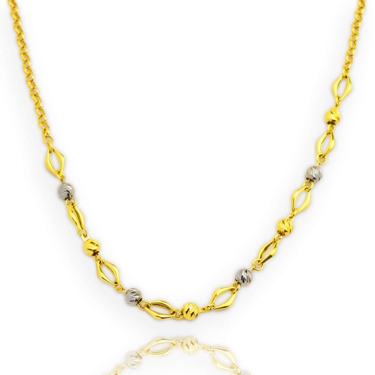 Gold chain made of white and yellow gold