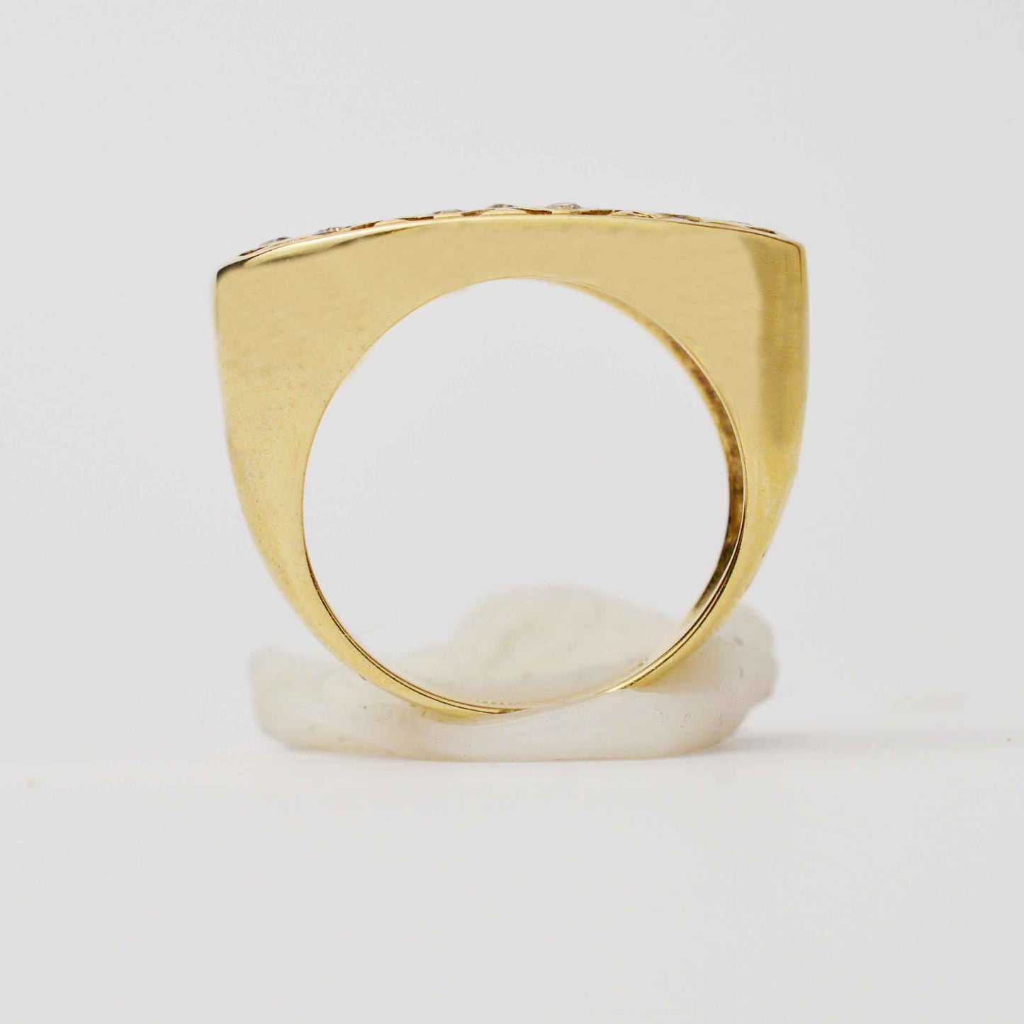 Плътен български пръстен от жълто злато