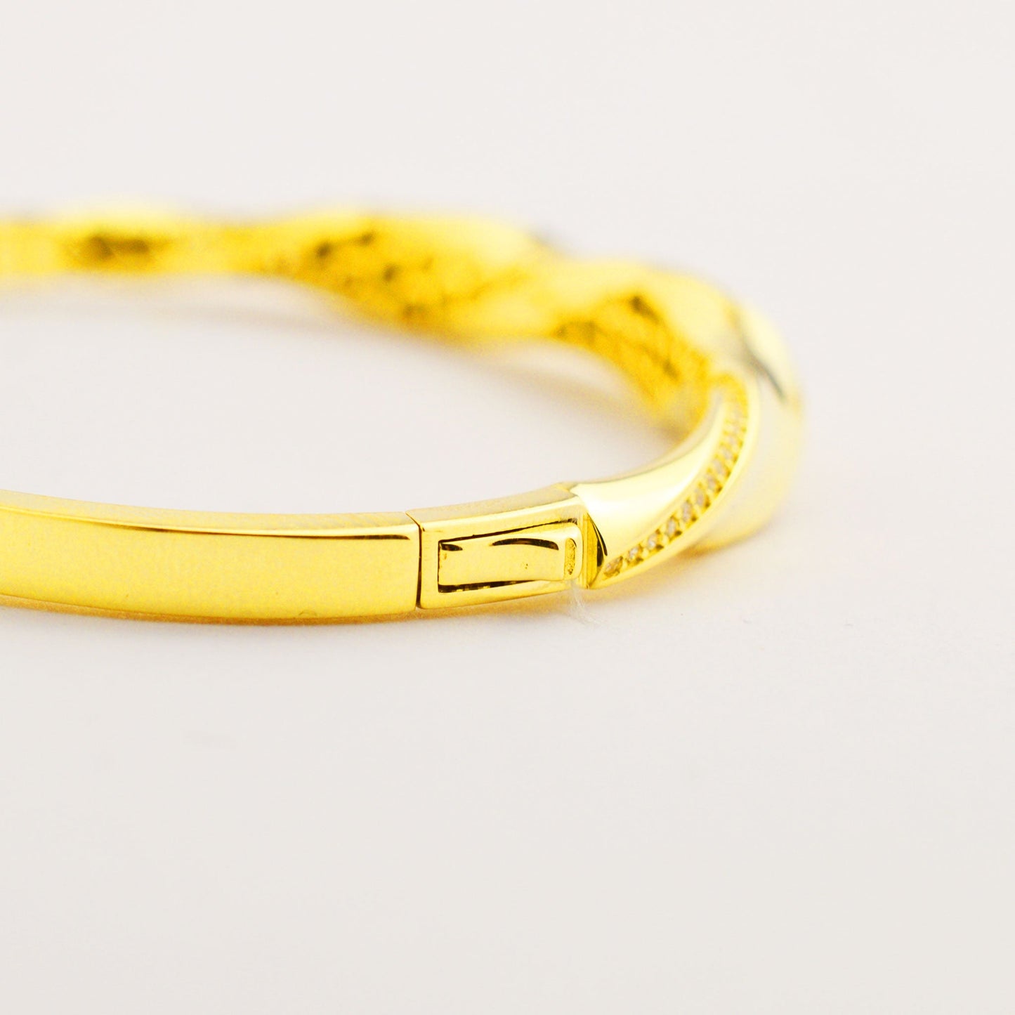 Златна твърда гривна Yaniko Gold
