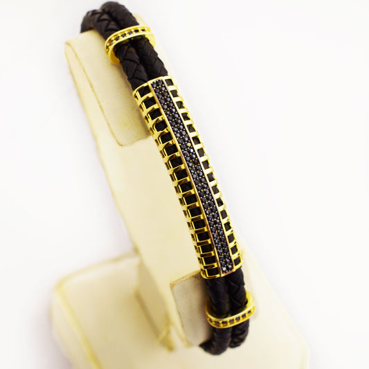 Златна гривна с кожа