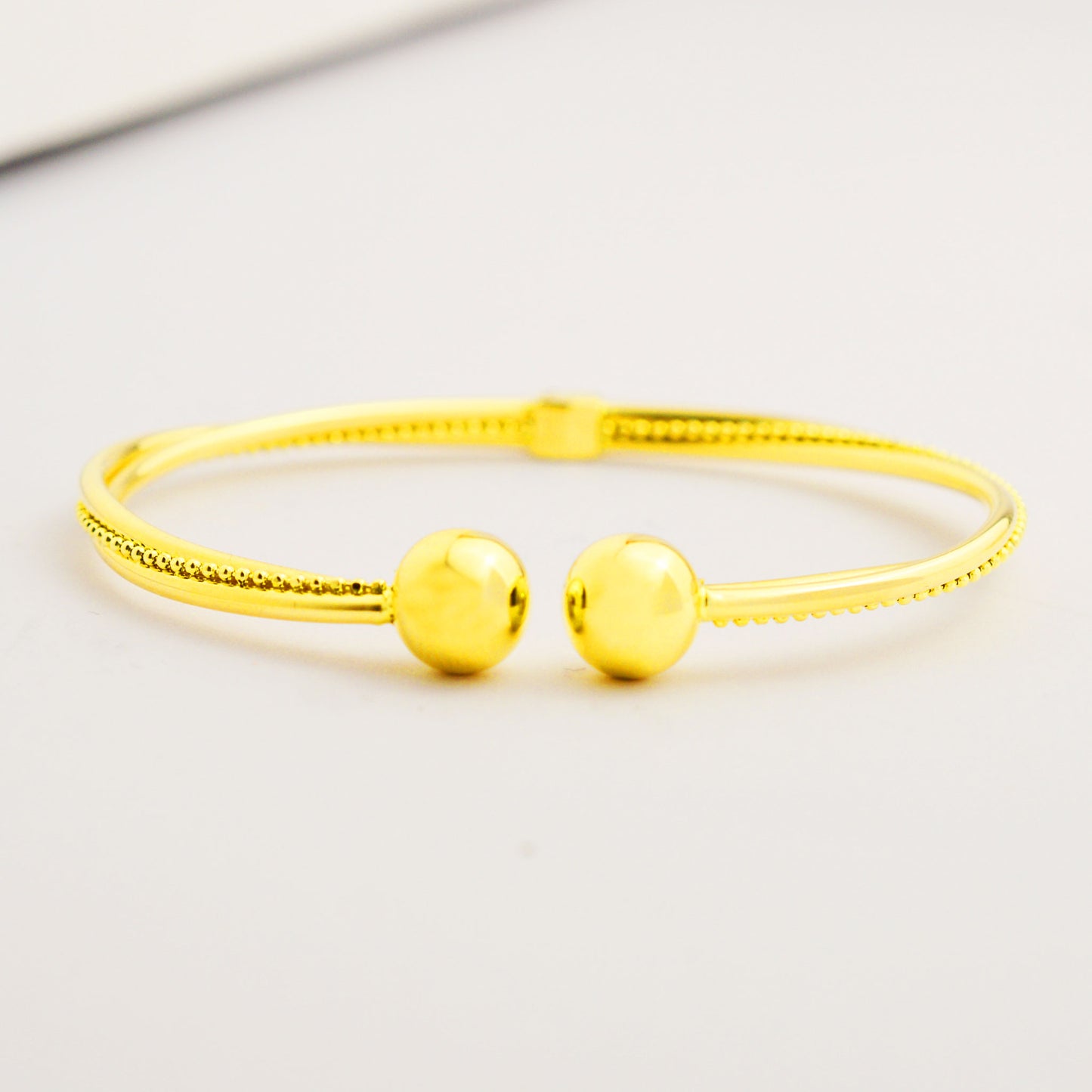 Solid gold bracelet