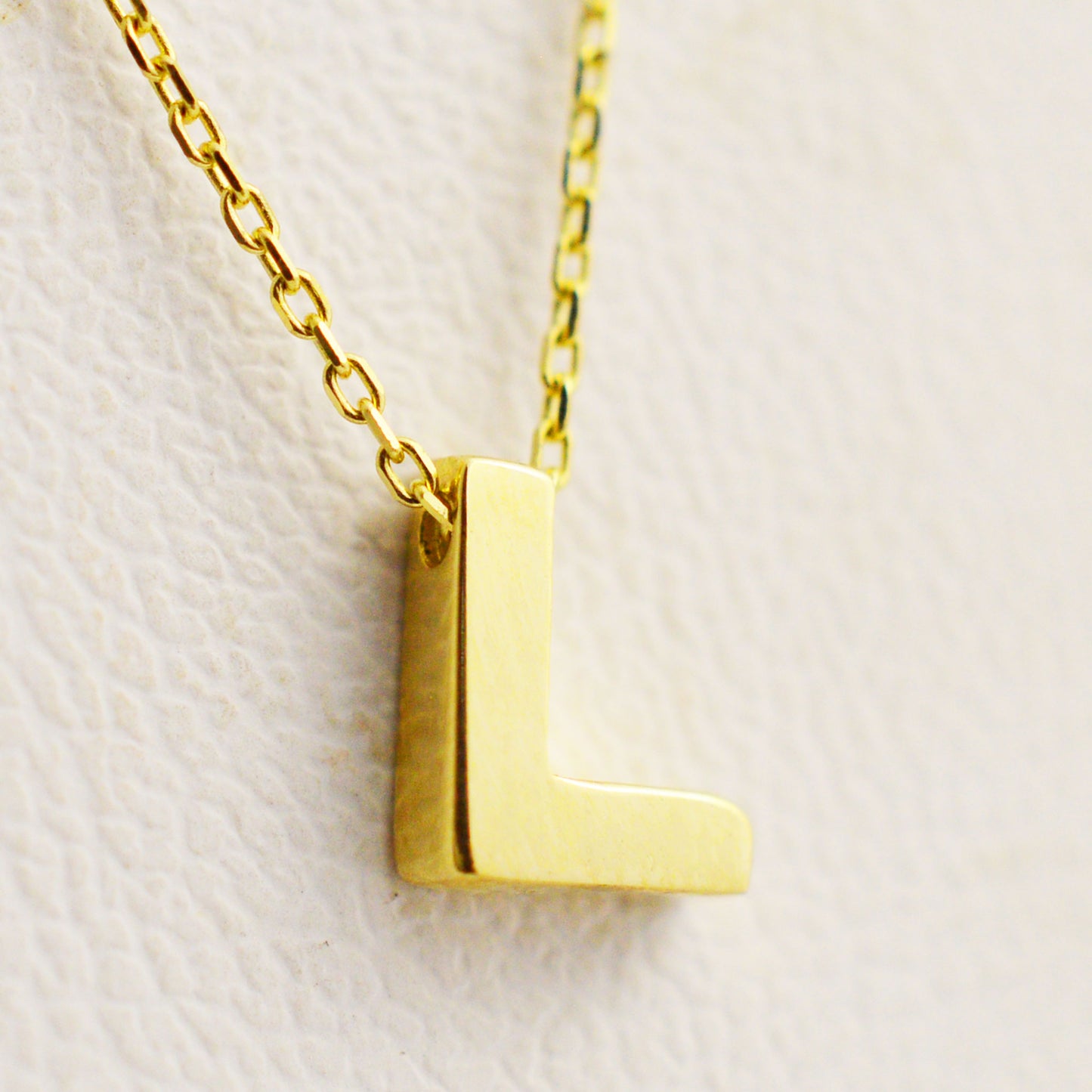 Gold necklace - letter 'L'