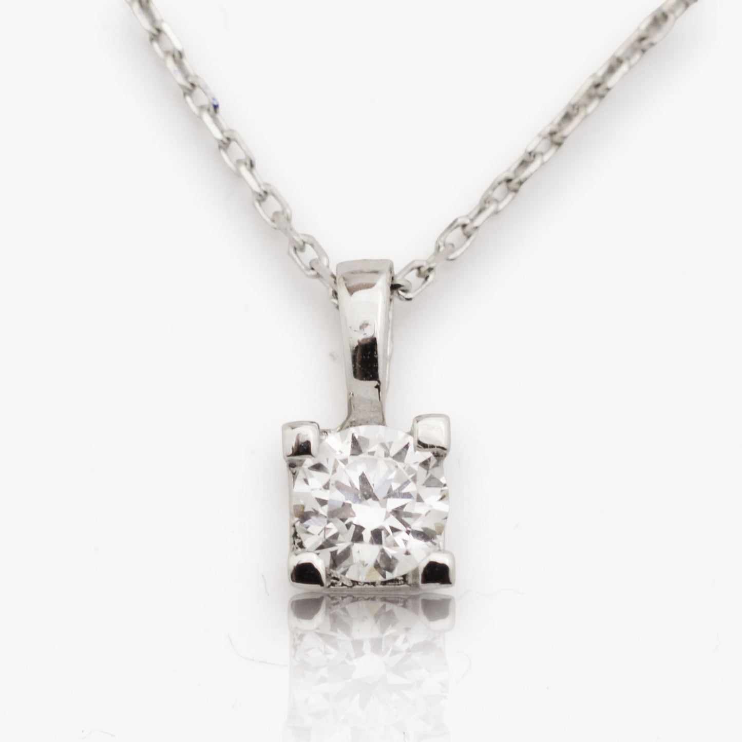 Златно колие от бяло злато