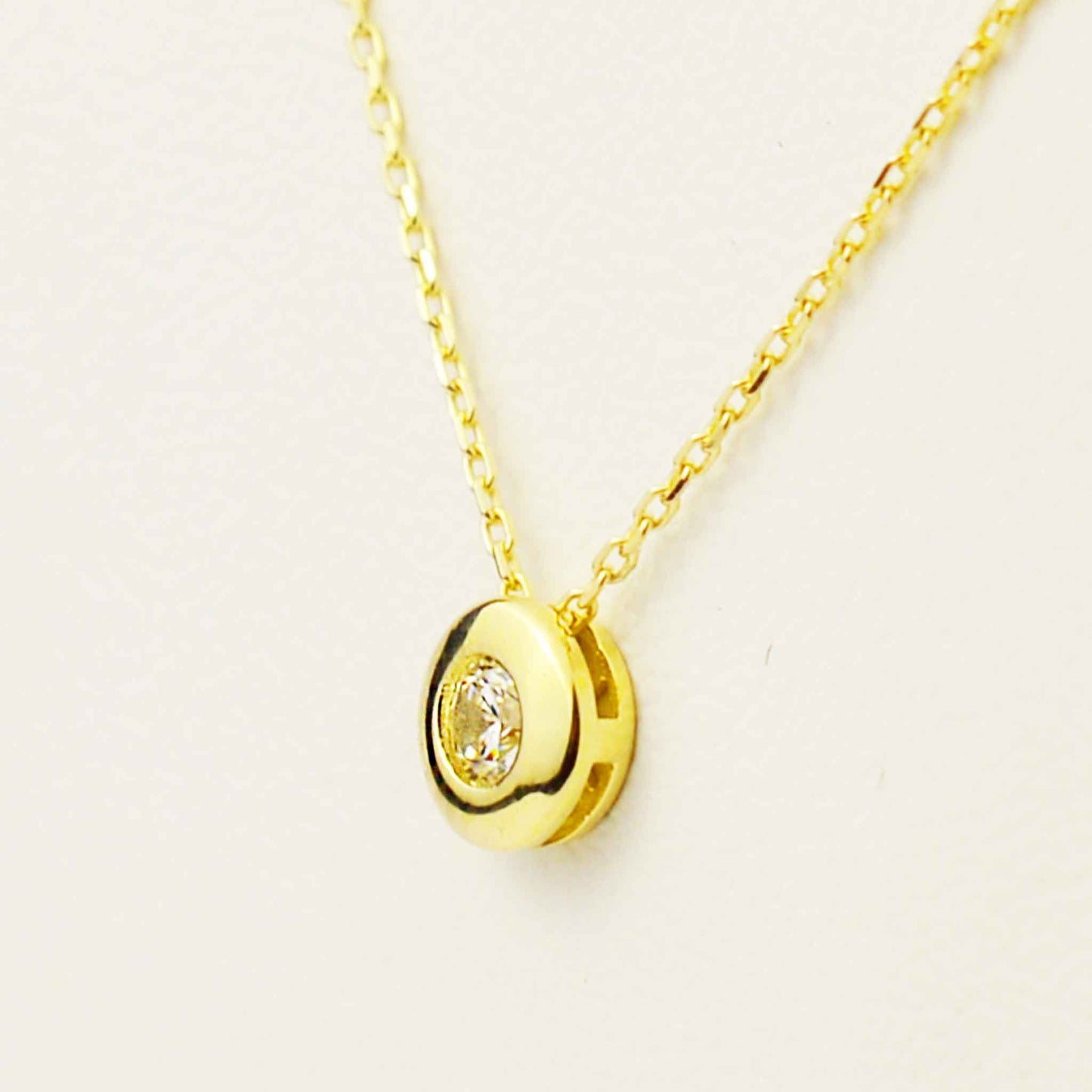 Gold necklace with pendant
