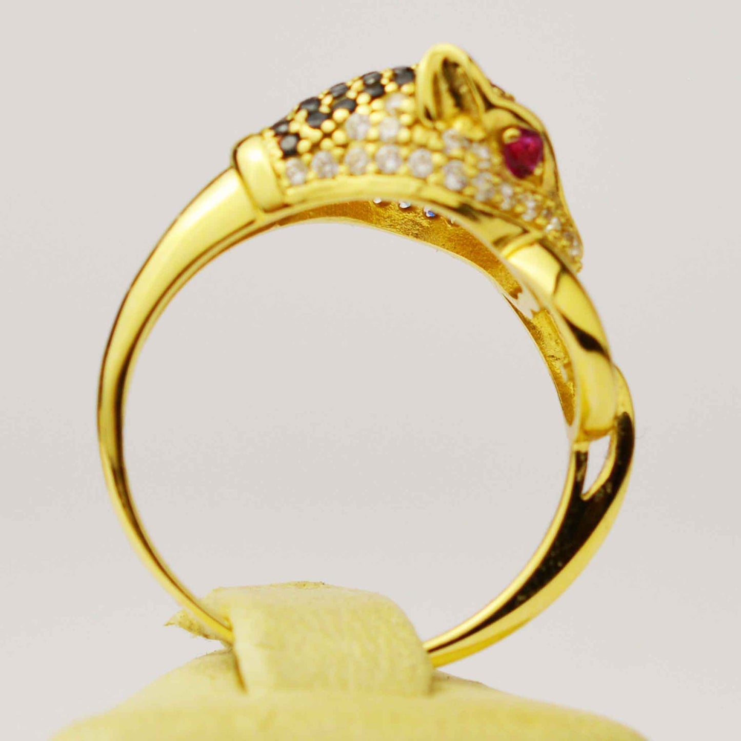 Gold ring - "PANTHÈRE DE CARTIER:"