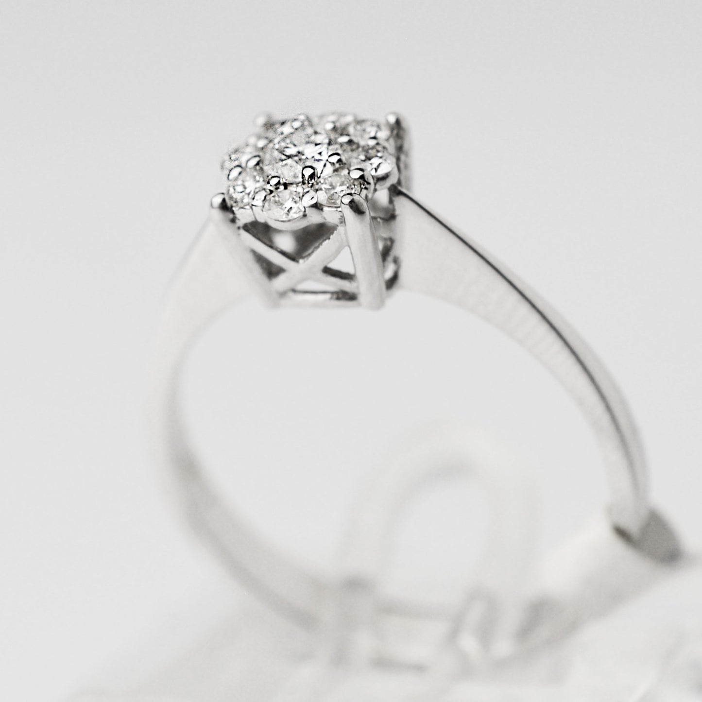 Пръстен от бяло злато и диаманти 0.32ct