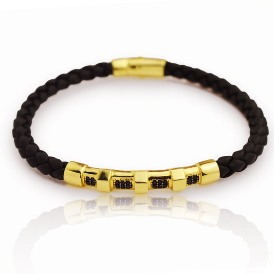 Златна мъжка гривна с черна кожа