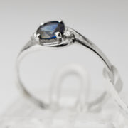 Пръстен от бяло злато със сапфир и диаманти 0.65/0.05ct - Yaniko Gold
