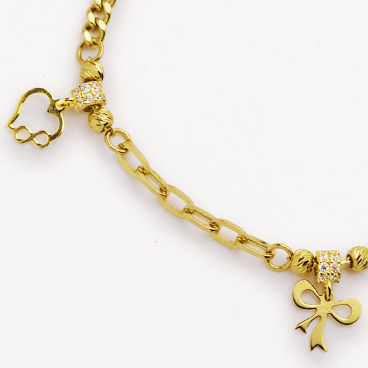 Златна гривна с висящи елементи