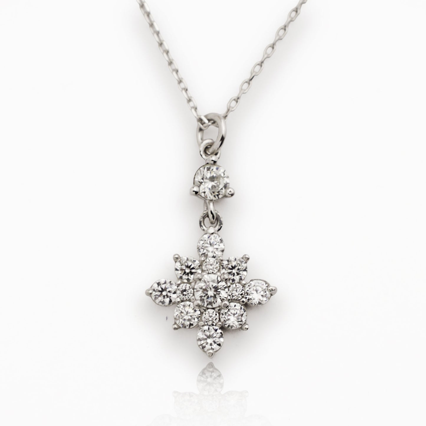 Златно колие от бяло злато