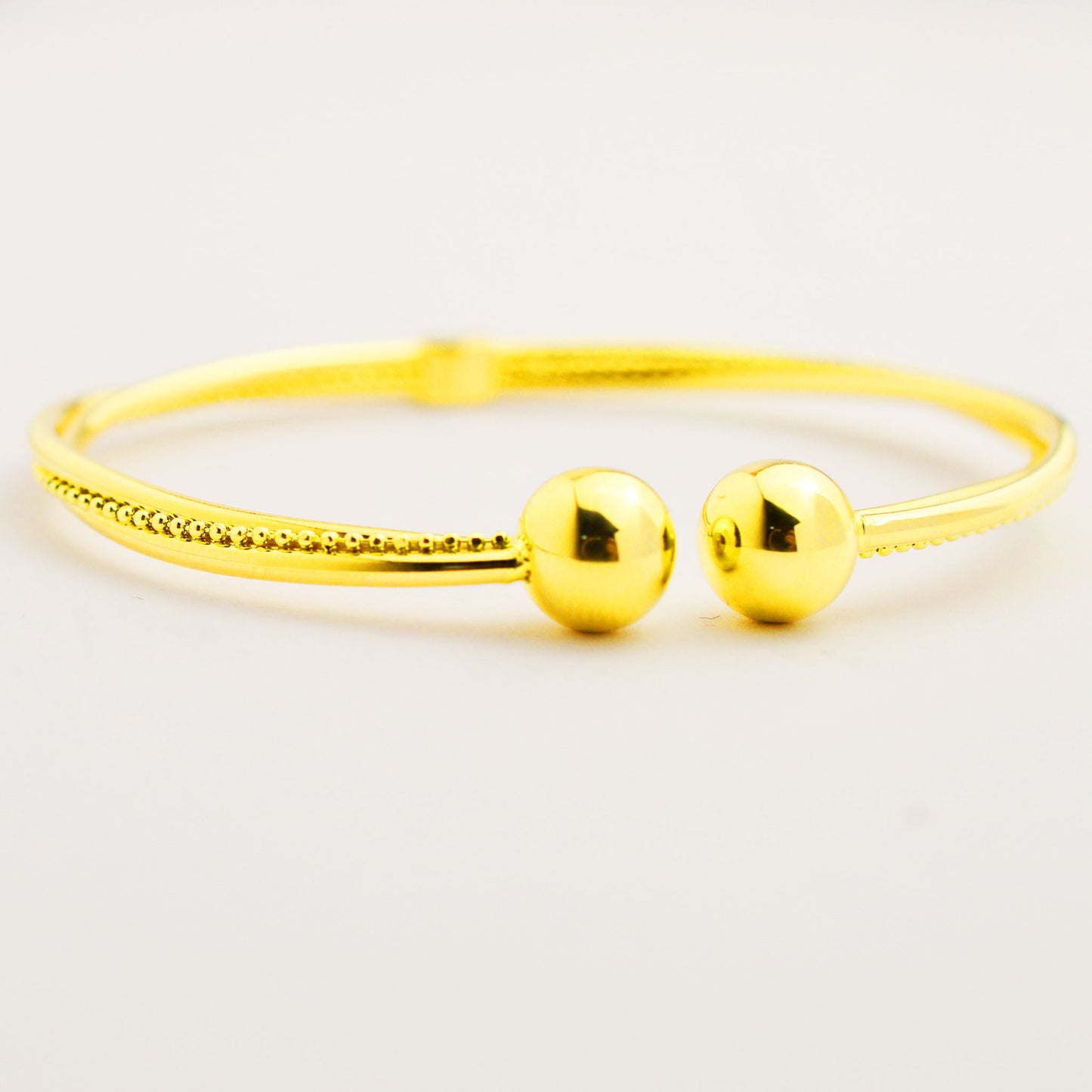 Златна твърда гривна