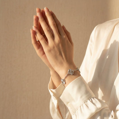 Златна гривна от бяло злато Clover - Yaniko Gold