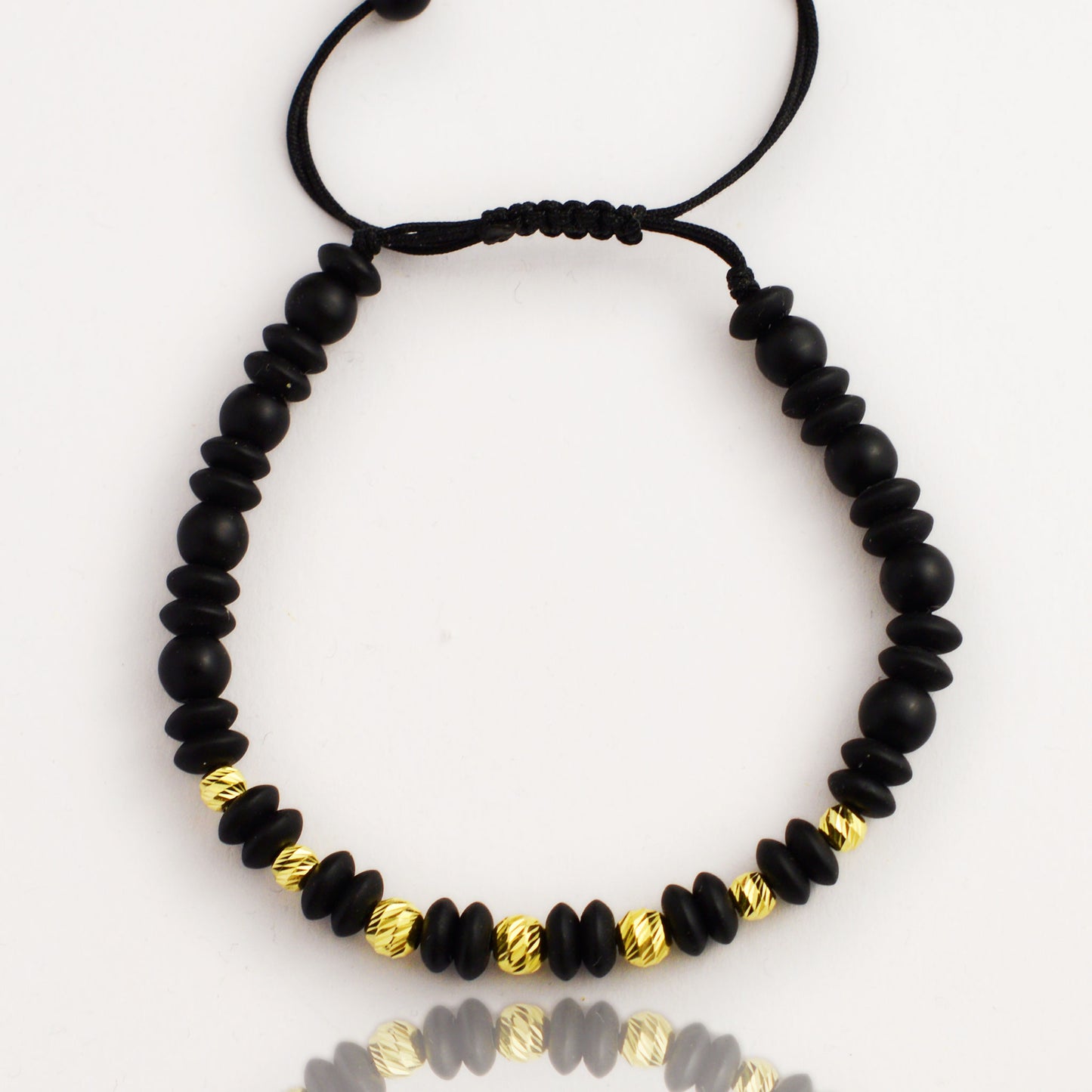 Злато на черен конец с оникс